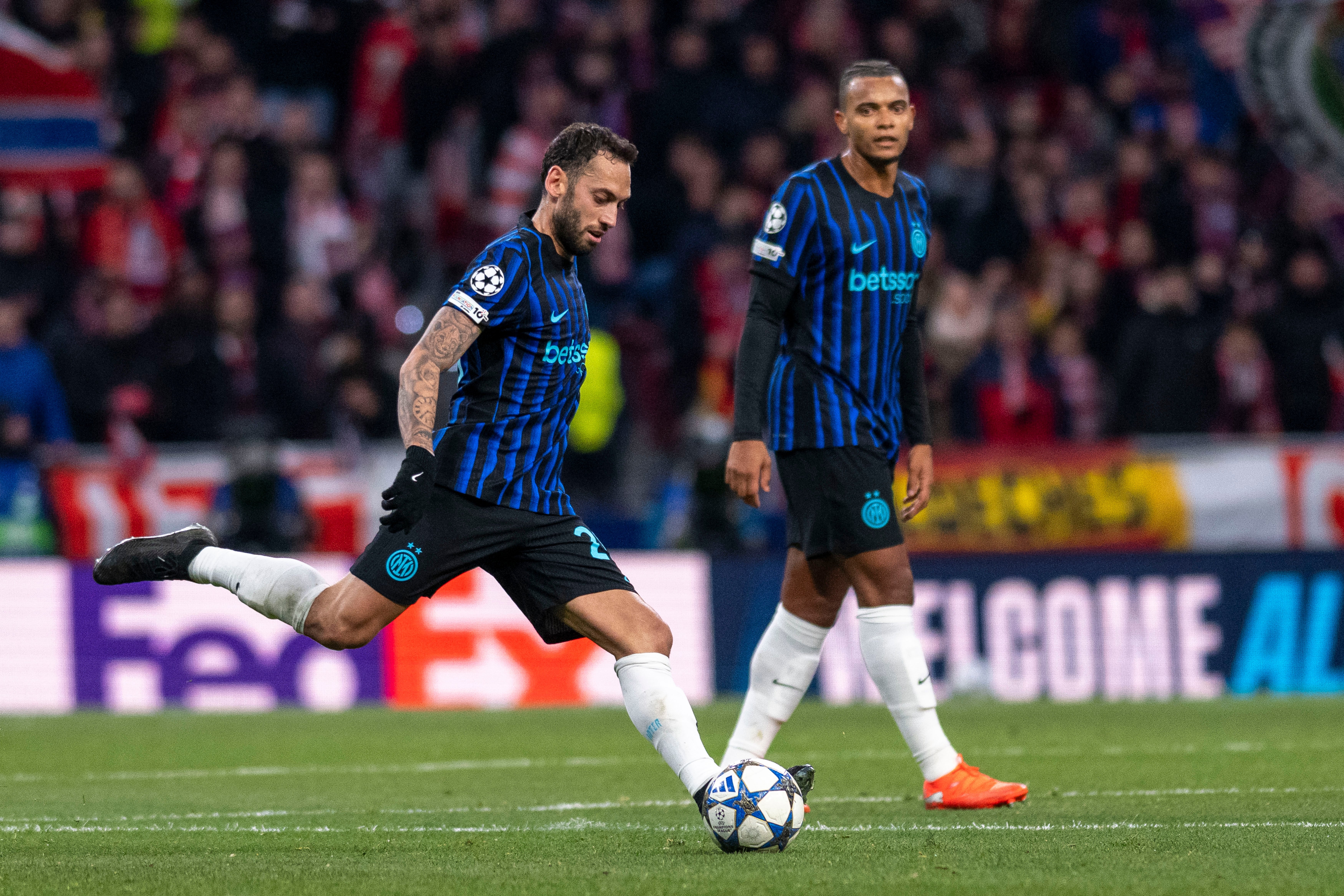 记者：巴雷拉肌肉疲劳未随队出征多特，邓弗里斯和恰20也无法出战