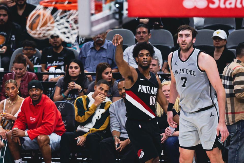 开云在线-101-112！杨瀚森未出场，开拓者不敌马刺，争八形势不容乐观